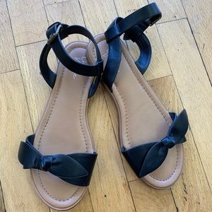 Crown Vintage Sandals size 6